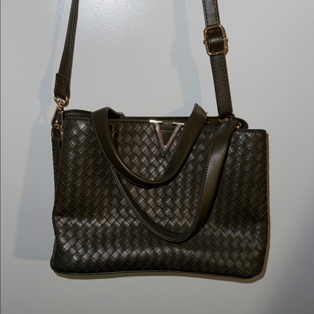 Chic Green Woven Crossbody Bag